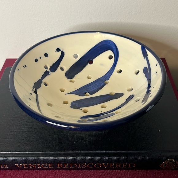 Handmade White & Blue Brush Stroke Signed Ceramic Vintage Berry Bowl Strainer - Picture 1 of 9